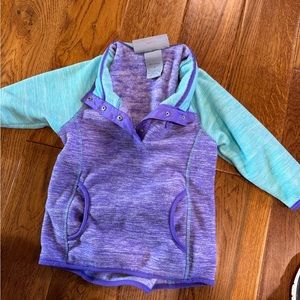 Girls free country sweatshirt , only worn a couple times